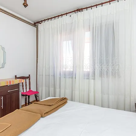 3 Bedroom Lovely In Novi Vinodolski