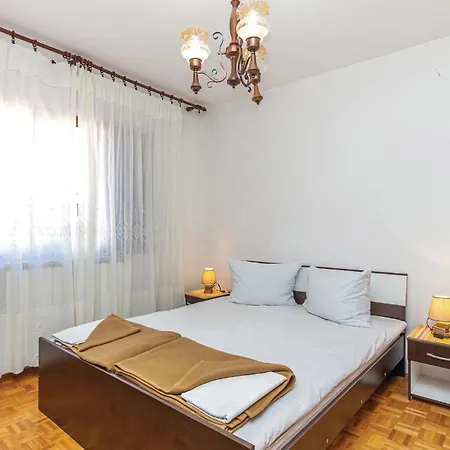 3 Bedroom Lovely In Novi Vinodolski