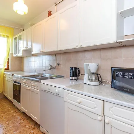3 Bedroom Lovely In * Novi Vinodolski