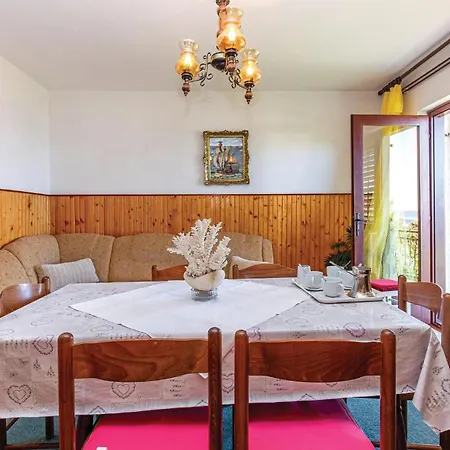 Apartment 3 Bedroom Lovely In