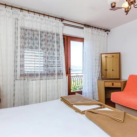 Apartment 3 Bedroom Lovely In Novi Vinodolski