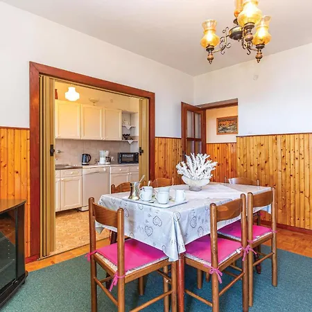 Apartment 3 Bedroom Lovely In