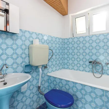 Apartment 3 Bedroom Lovely In Novi Vinodolski